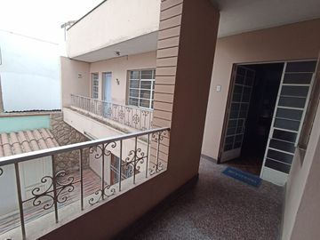 Venta de Casa en san isidro, frente al parque en avenida principal