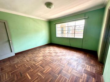 Venta de Casa en san isidro, frente al parque en avenida principal
