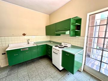 Venta de Casa en san isidro, frente al parque en avenida principal