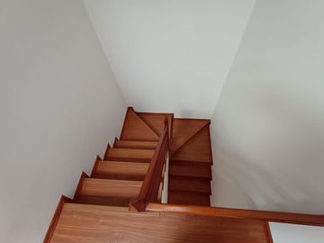 VENDO CASA 2 PISOS 3 DORMITORIOS, EN ALANGASI, CONJUNTO PRIVADO, AMPLIA, ACOGEDORA