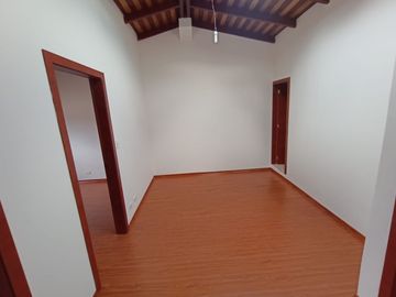 VENDO CASA 2 PISOS 3 DORMITORIOS, EN ALANGASI, CONJUNTO PRIVADO, AMPLIA, ACOGEDORA