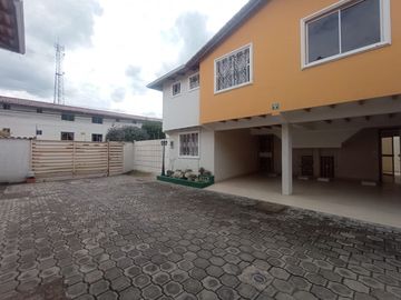 VENDO CASA 2 PISOS 3 DORMITORIOS, EN ALANGASI, CONJUNTO PRIVADO, AMPLIA, ACOGEDORA
