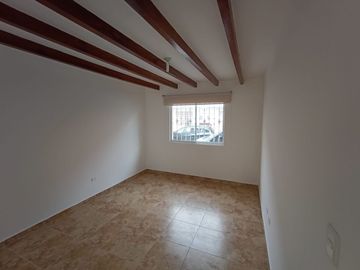 VENDO CASA 2 PISOS 3 DORMITORIOS, EN ALANGASI, CONJUNTO PRIVADO, AMPLIA, ACOGEDORA
