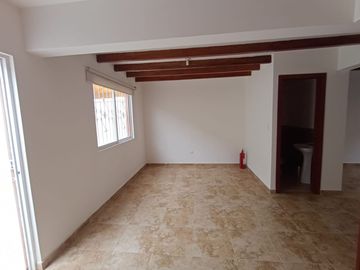 VENDO CASA 2 PISOS 3 DORMITORIOS, EN ALANGASI, CONJUNTO PRIVADO, AMPLIA, ACOGEDORA