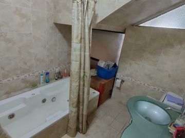 Casa Vista Bella. Amplia. Buena Zona 4 recamaras, terraza, 3 baños