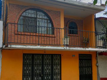 Casa Vista Bella. Amplia. Buena Zona 4 recamaras, terraza, 3 baños