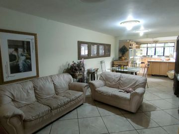 Casa Vista Bella. Amplia. Buena Zona 4 recamaras, terraza, 3 baños