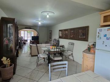 Casa Vista Bella. Amplia. Buena Zona 4 recamaras, terraza, 3 baños