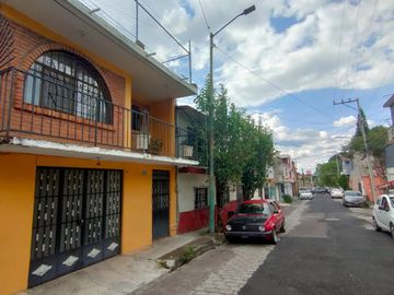Casa Vista Bella. Amplia. Buena Zona 4 recamaras, terraza, 3 baños