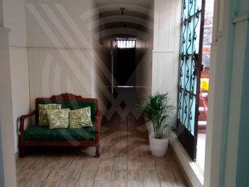 SE VENDE EDIFICIO EN ZONA EXCLUSIVA DE CAMINOS DEL INCA