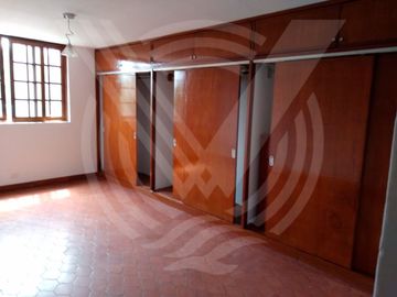SE VENDE EDIFICIO EN ZONA EXCLUSIVA DE CAMINOS DEL INCA