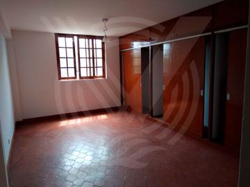 SE VENDE EDIFICIO EN ZONA EXCLUSIVA DE CAMINOS DEL INCA