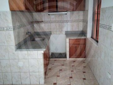 SE VENDE EDIFICIO EN ZONA EXCLUSIVA DE CAMINOS DEL INCA