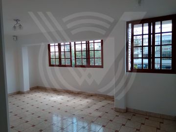 SE VENDE EDIFICIO EN ZONA EXCLUSIVA DE CAMINOS DEL INCA