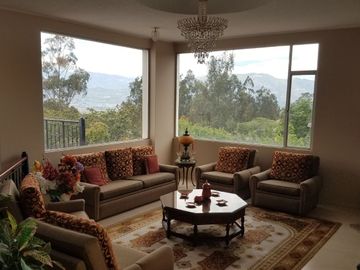 VENTA HERMOSA CASA EN NAYON EN CONJUNTO RESIDENCIAL CON TERRENO PARA OTRA CASA