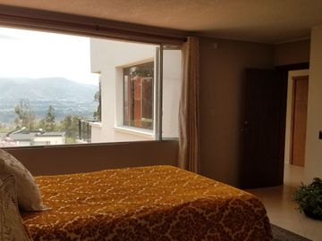 VENTA HERMOSA CASA EN NAYON EN CONJUNTO RESIDENCIAL CON TERRENO PARA OTRA CASA