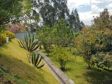 VENTA HERMOSA CASA EN NAYON EN CONJUNTO RESIDENCIAL CON TERRENO PARA OTRA CASA