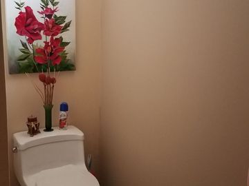 VENTA HERMOSA CASA EN NAYON EN CONJUNTO RESIDENCIAL CON TERRENO PARA OTRA CASA