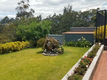 VENTA HERMOSA CASA EN NAYON EN CONJUNTO RESIDENCIAL CON TERRENO PARA OTRA CASA