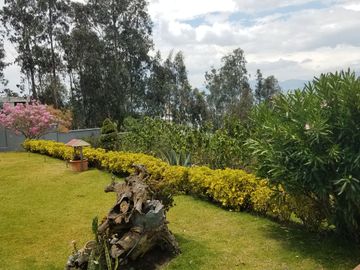VENTA HERMOSA CASA EN NAYON EN CONJUNTO RESIDENCIAL CON TERRENO PARA OTRA CASA