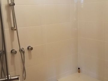 VENTA HERMOSA CASA EN NAYON EN CONJUNTO RESIDENCIAL CON TERRENO PARA OTRA CASA