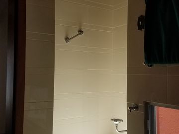 VENTA HERMOSA CASA EN NAYON EN CONJUNTO RESIDENCIAL CON TERRENO PARA OTRA CASA