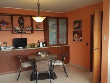 VENTA HERMOSA CASA EN NAYON EN CONJUNTO RESIDENCIAL CON TERRENO PARA OTRA CASA