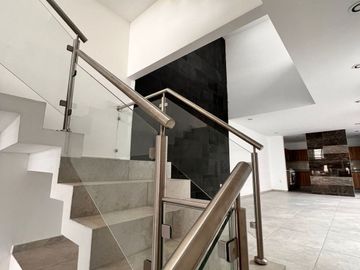 VENTA DE CASA CON 4 HABITACIONES Y ROOF GARDEN EN VILLAMAGNA SLP