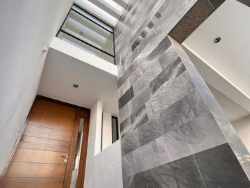 VENTA DE CASA CON 4 HABITACIONES Y ROOF GARDEN EN VILLAMAGNA SLP