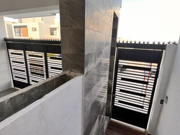 VENTA DE CASA CON 4 HABITACIONES Y ROOF GARDEN EN VILLAMAGNA SLP