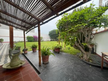 VENTA DE CASA EN ZONA EXCLUSIVA EN LA URB ENCANTADA DE VILLA CHORRILLOS