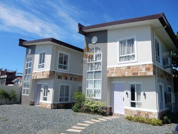 Elegant houses near Makati and Metropolitan Manila