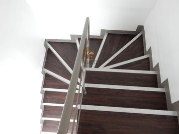 Elegant houses near Makati and Metropolitan Manila