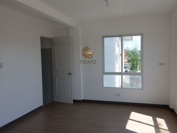 Elegant houses near Makati and Metropolitan Manila