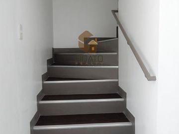 Elegant houses near Makati and Metropolitan Manila