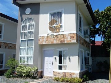 Elegant houses near Makati and Metropolitan Manila