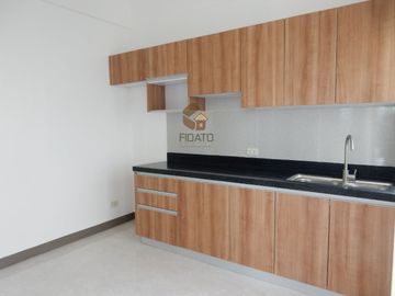 Elegant houses near Makati and Metropolitan Manila