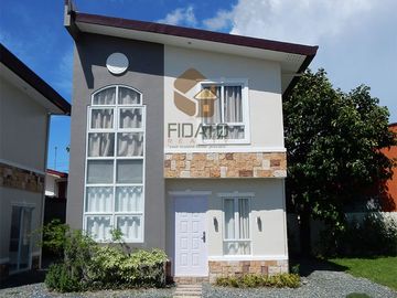 Elegant houses near Makati and Metropolitan Manila