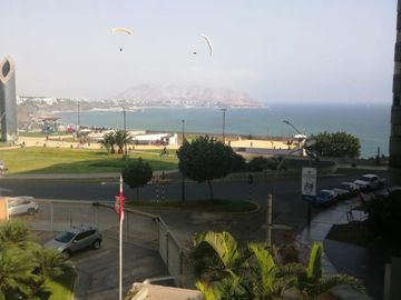 DEPARTAMENTO CON VISTA AL MAR EN MIRAFLORES