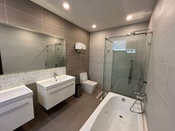 Modern Pool Villa At Mabprachan - Pattaya