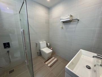 Modern Pool Villa At Mabprachan - Pattaya