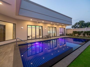 Modern Pool Villa At Mabprachan - Pattaya