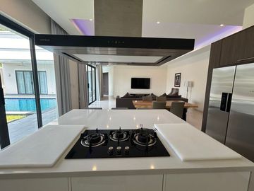Modern Pool Villa At Mabprachan - Pattaya