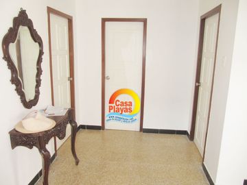 Casa con Piscina y Vista Al Mar de Venta en Playas, Vía a Data Km 1.5