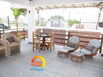 Casa con Piscina y Vista Al Mar de Venta en Playas, Vía a Data Km 1.5