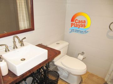 Casa con Piscina y Vista Al Mar de Venta en Playas, Vía a Data Km 1.5