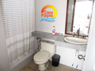 Casa con Piscina y Vista Al Mar de Venta en Playas, Vía a Data Km 1.5