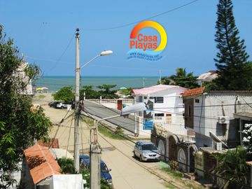 Casa con Piscina y Vista Al Mar de Venta en Playas, Vía a Data Km 1.5