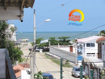Casa con Piscina y Vista Al Mar de Venta en Playas, Vía a Data Km 1.5