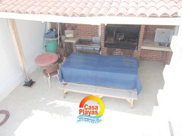 Casa con Piscina y Vista Al Mar de Venta en Playas, Vía a Data Km 1.5